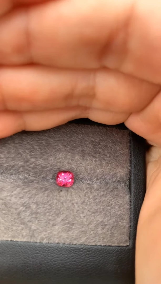 定制尖晶石裸石未镶嵌枕型 高色色调 0.75ct