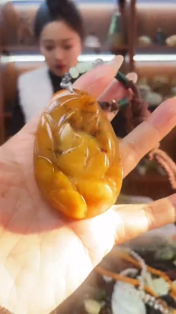 未镶嵌蛇纹石玉吊坠