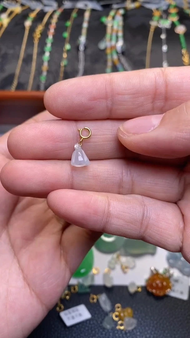 颈饰18K金镶嵌翡翠明*子净货33785