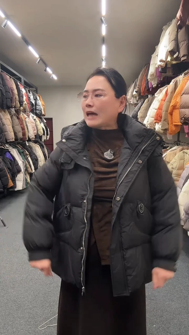 艾雨衣尚羽绒外套