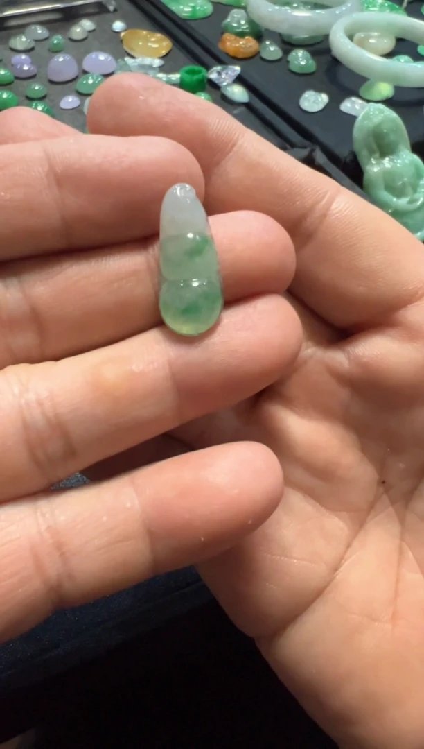 【闪购商品】翡翠挂件未镶嵌福豆