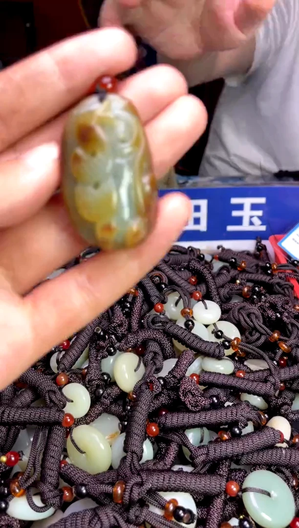 未镶嵌和田玉挂件1