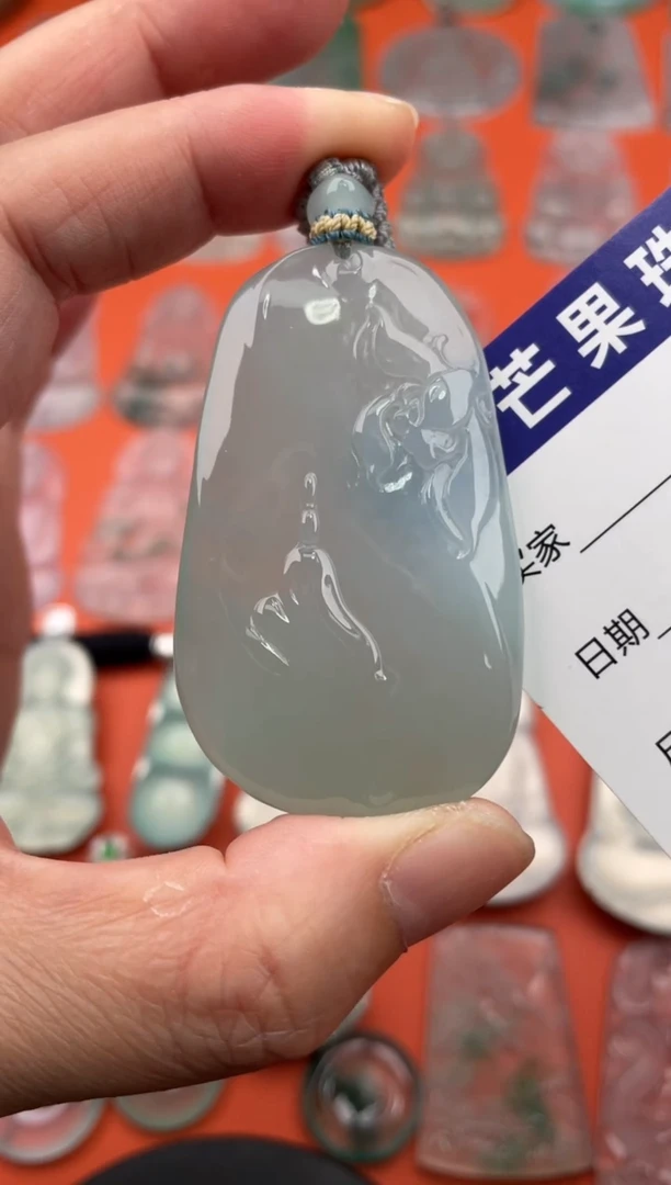 翡翠未镶嵌颈饰自在观音55.1/33.2/6.2