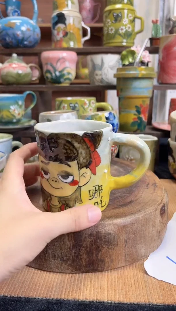 摆件手绘高温釉下陶瓷