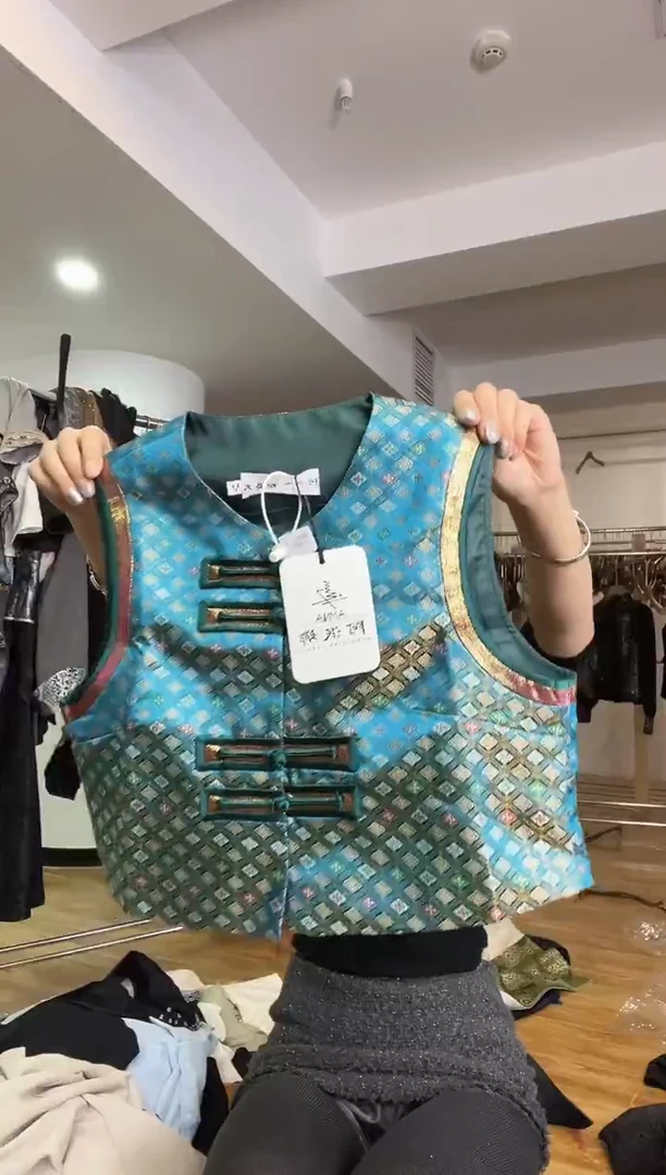 马甲 M码 110斤以里