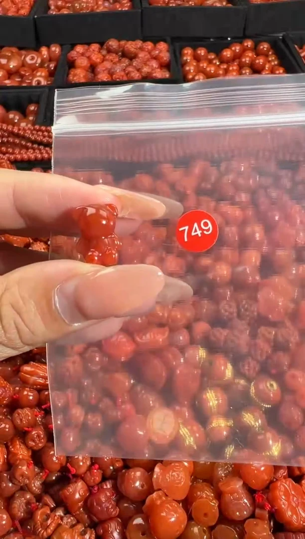 南红玛瑙未镶嵌颈饰1