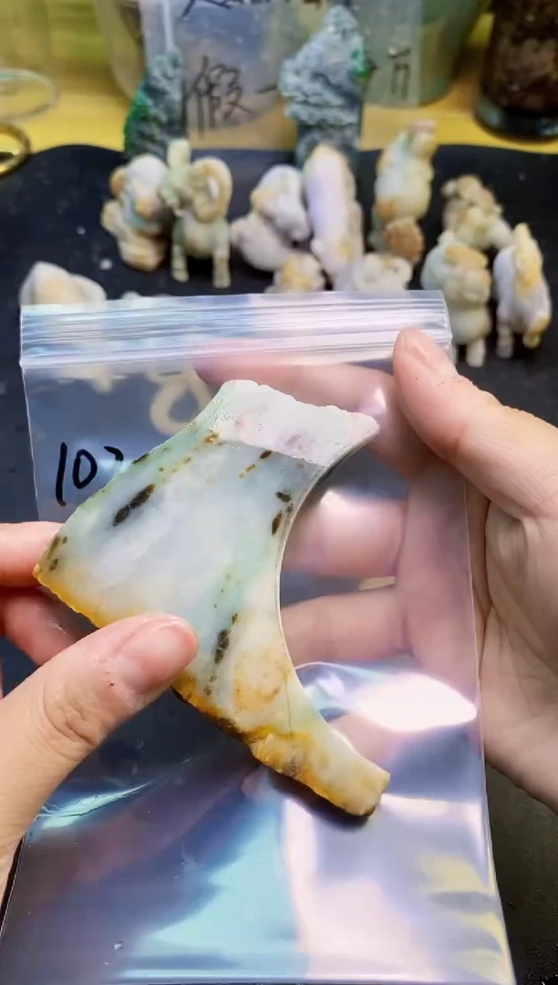 翡翠未镶嵌颈饰天然翡翠103