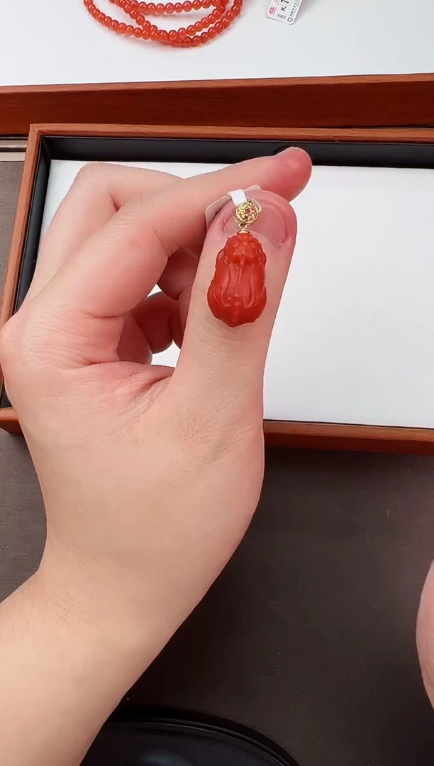 【闪购商品】南红玛瑙吊坠18K金镶嵌阿东寨貔貅一件