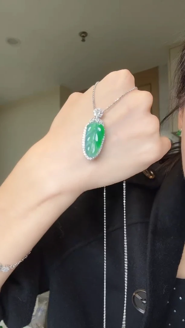 【闪购商品】翡翠吊坠(不含链)银S925镶嵌天然翡翠吊坠