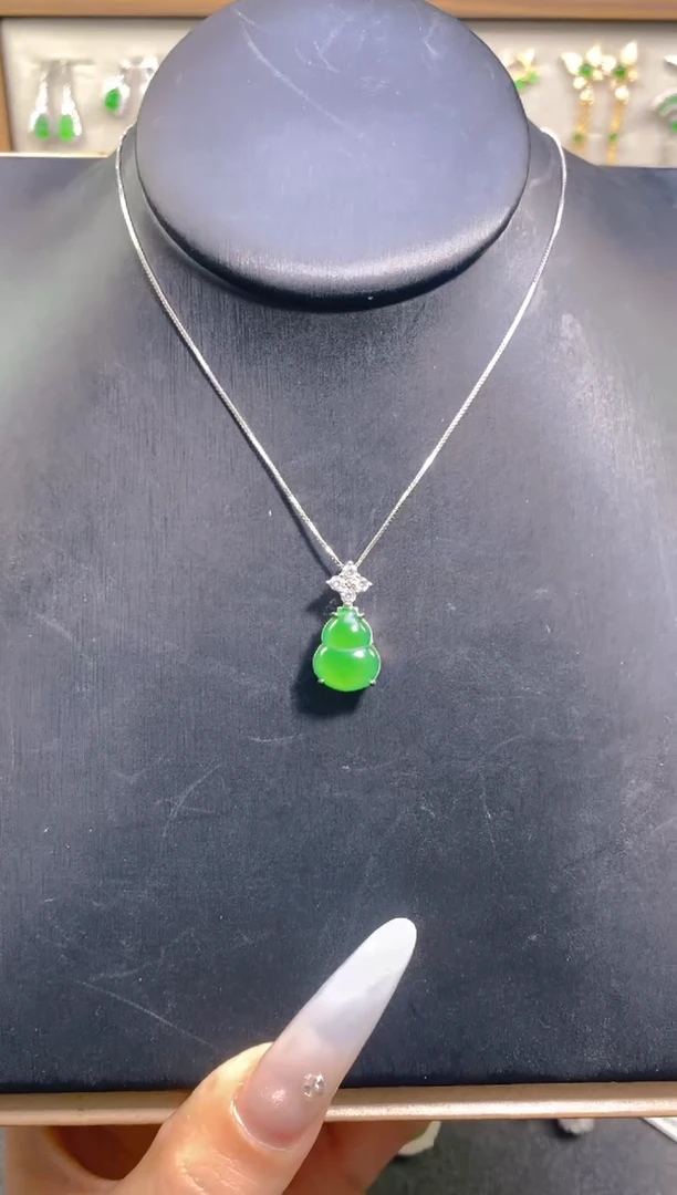 颈饰银S925镶嵌翡翠葫芦吊坠