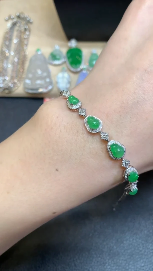 【闪购商品】翡翠手链18K金镶嵌葫芦【无服务费】