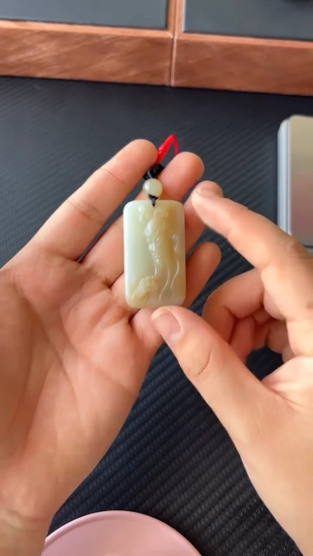 【闪购商品】和田玉吊坠(赠链)未镶嵌且末微色差迪克兰二细