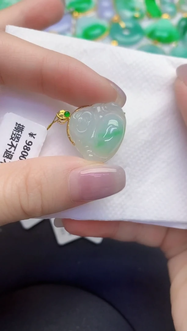 颈饰18K金镶嵌翡翠缅甸天然翡翠A货