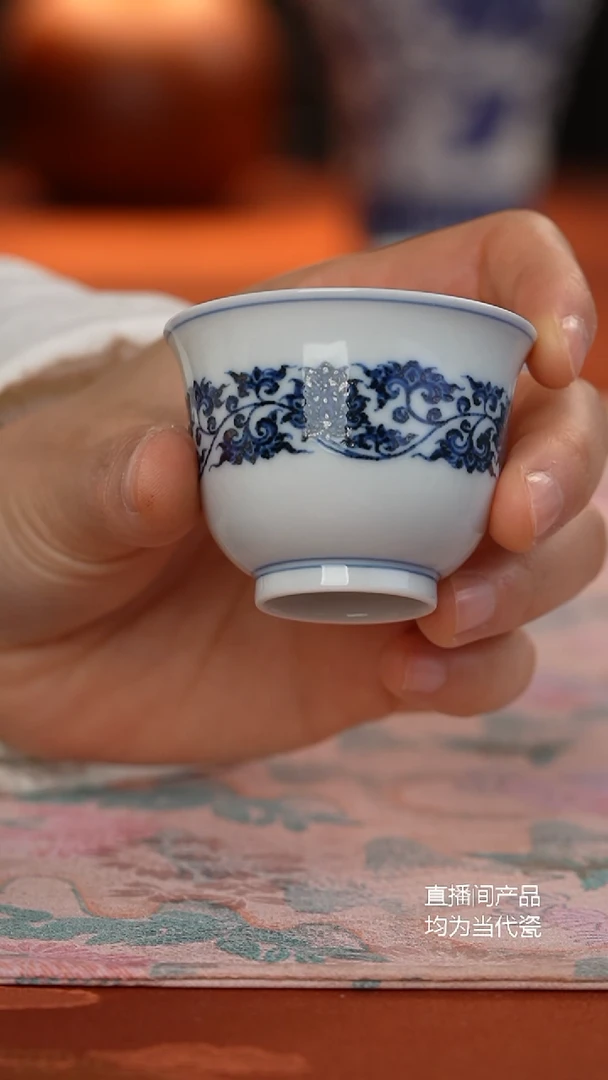 松风馆缠枝莲纹小杯