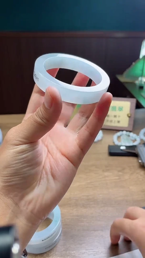 定制翡翠手镯未镶嵌定制