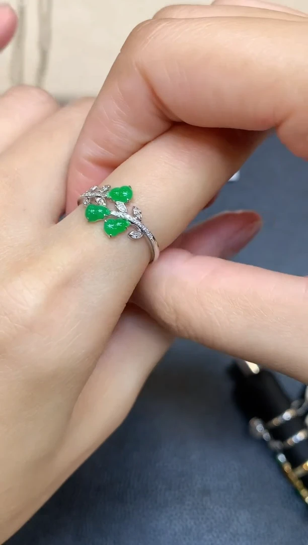 18K金镶嵌戒指翡翠葫芦【无服务费