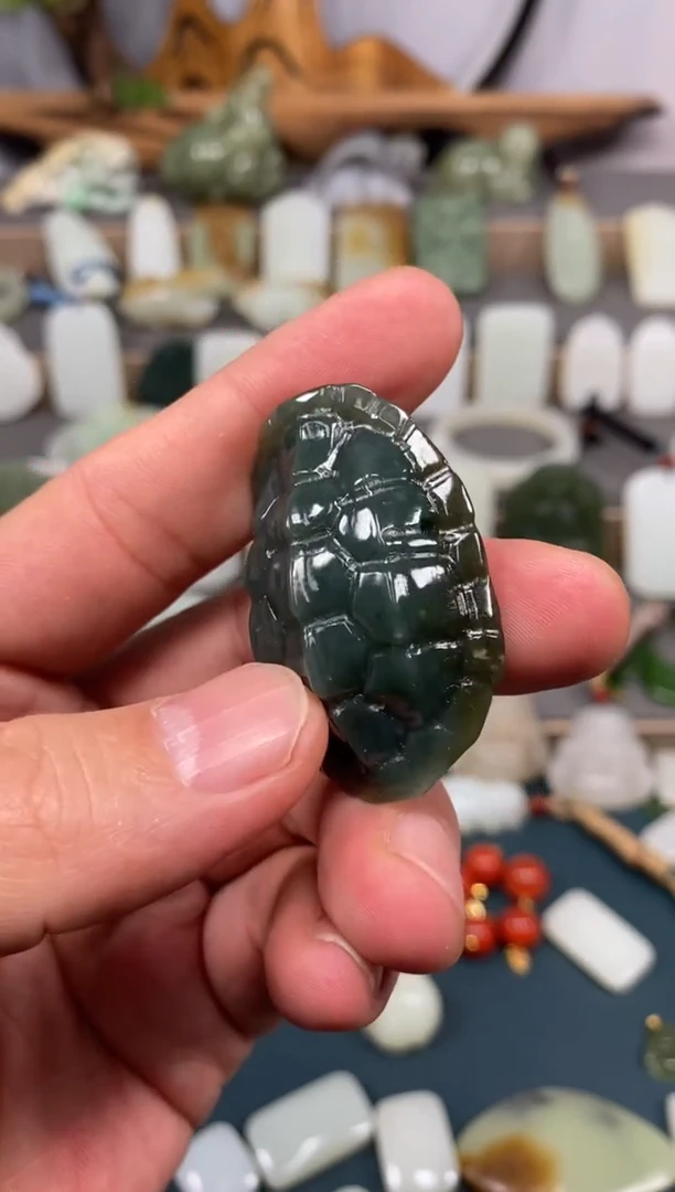 【闪购商品】和田玉颈饰未镶嵌青玉龟甲微瑕