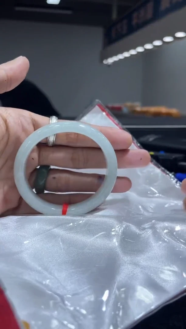 未镶嵌手镯（贵妃镯）翡翠2