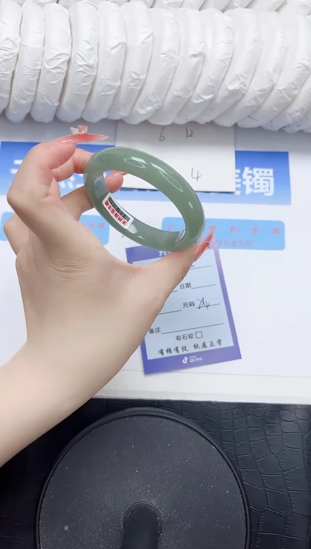 石英质玉手镯未镶嵌60-54