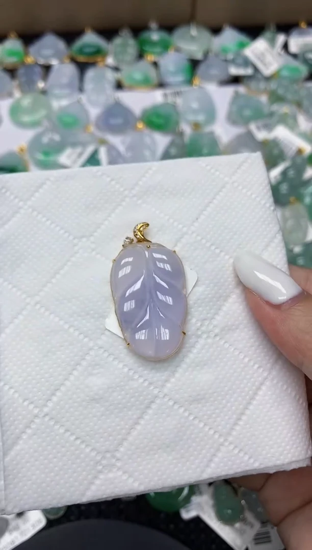 颈饰18K金镶嵌翡翠11111111111