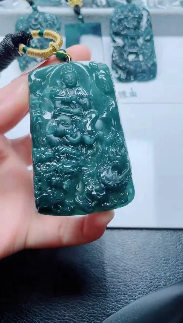 颈饰未镶嵌翡翠