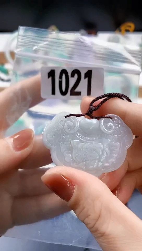 颈饰未镶嵌翡翠天然翡翠吊坠挂件