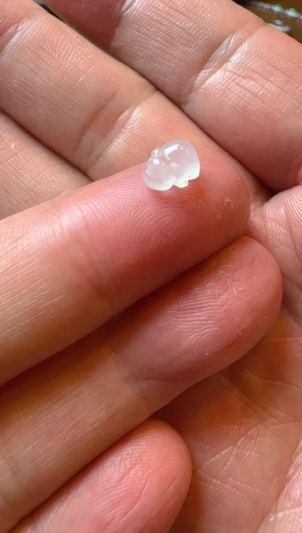 【闪购商品】翡翠颈饰未镶嵌迷你猪猪