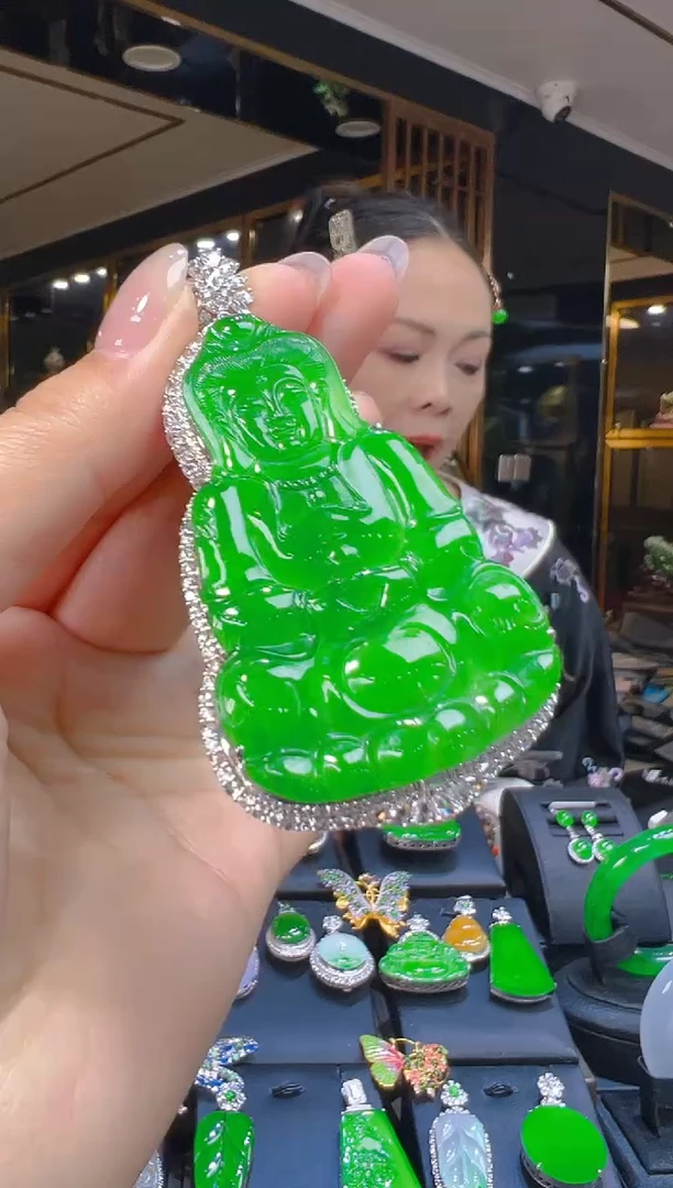 吊坠(赠链)18K金镶嵌翡翠052