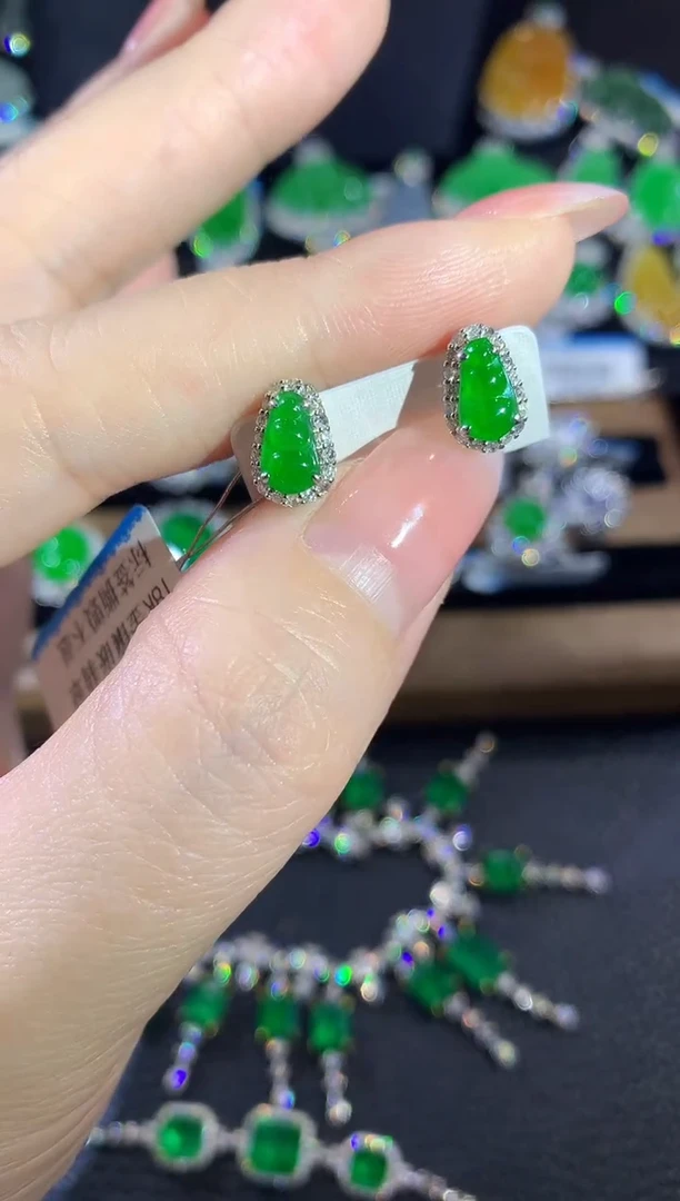 18K金镶嵌翡翠耳饰A49