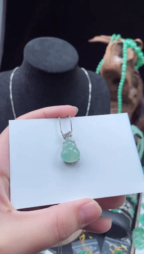 吊坠(赠链)合金石英质玉（非洲翠）15.131葫芦