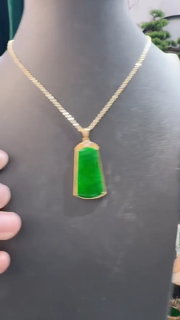颈饰18K金镶嵌翡翠88888888888