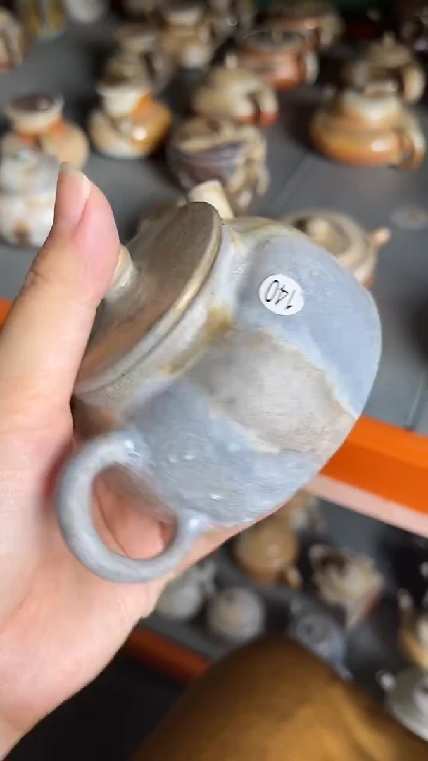 壶140号容量130-140ML中白泥有落渣 有取钉痕迹