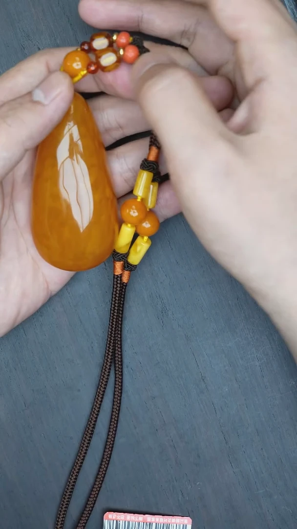 【闪购商品】未镶嵌琥珀裸石老蜡水滴吊坠