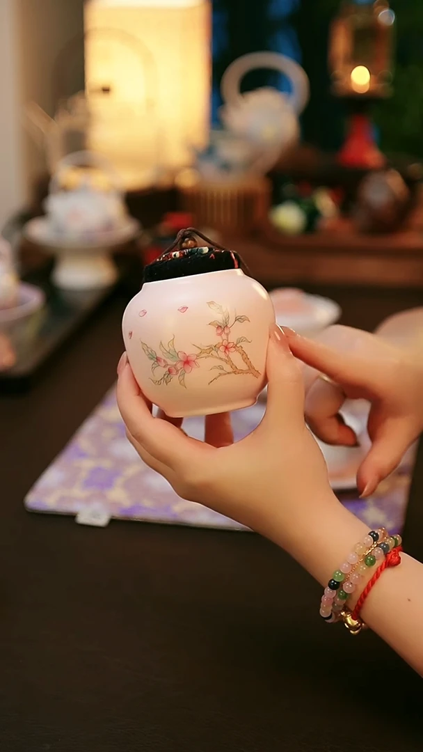 陶瓷茶具桃花茶叶罐