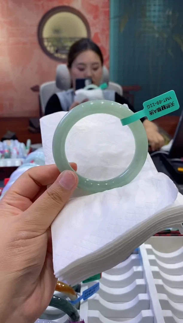 翡翠手镯未镶嵌多人0019797