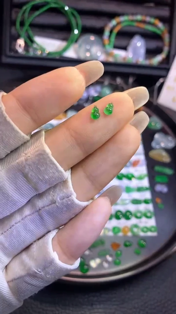 翡翠挂件未镶嵌葫芦