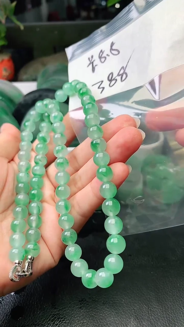 定制石英质玉（非洲翠）项链
