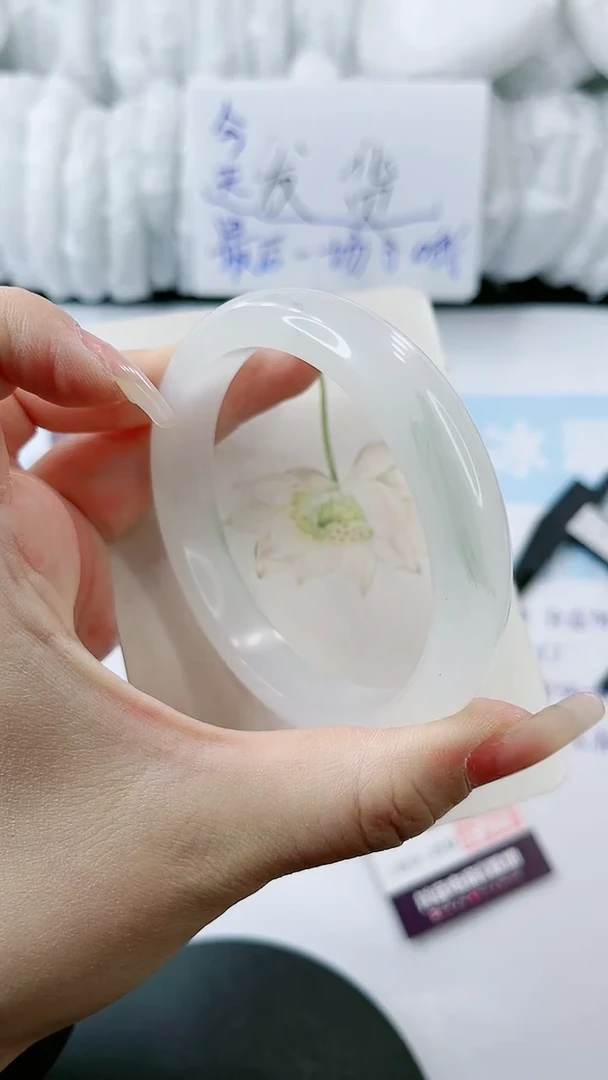 【闪购商品】石英质玉手镯未镶嵌多样性发货L349