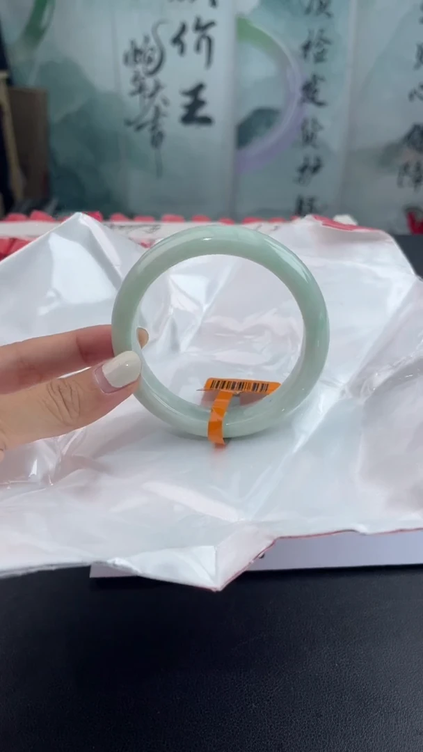 【闪购商品】翡翠手镯未镶嵌6翡翠手镯（微瑕）