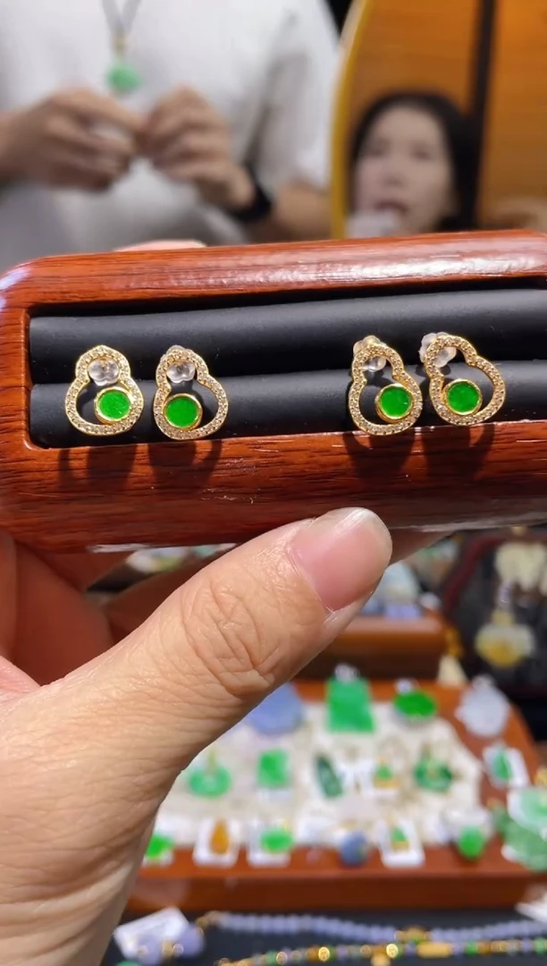 颈饰未镶嵌翡翠耳钉  多样性发货 发其一