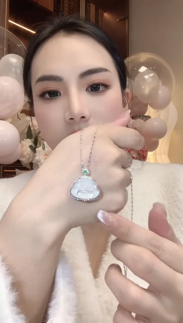 【闪购商品】翡翠吊坠(不含链)18K金镶嵌A75