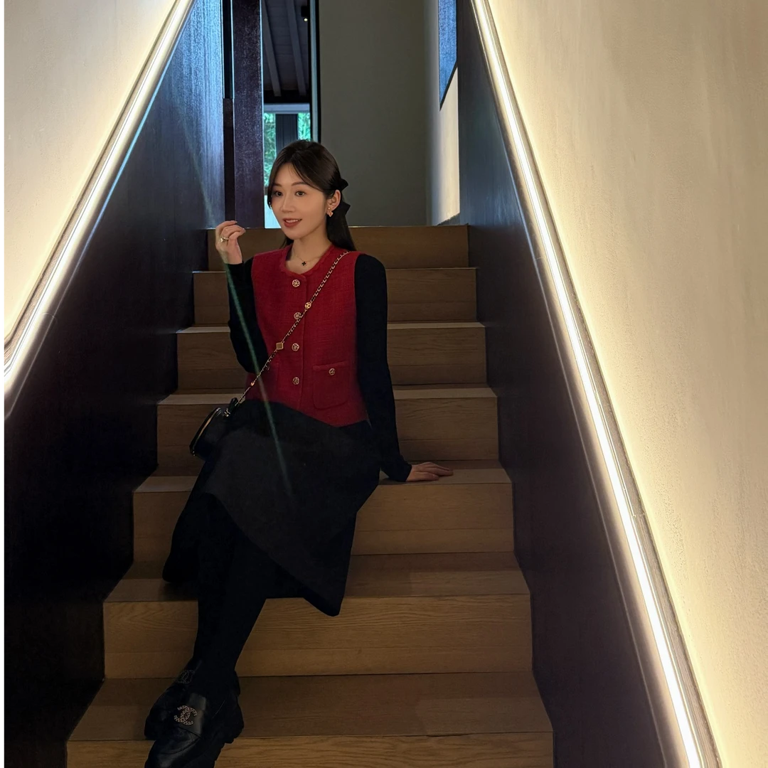 轻启秋日 复古红马甲单排扣上衣