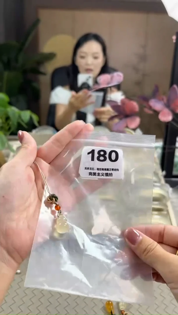 玛瑙/玉髓手镯未镶嵌辣**里180