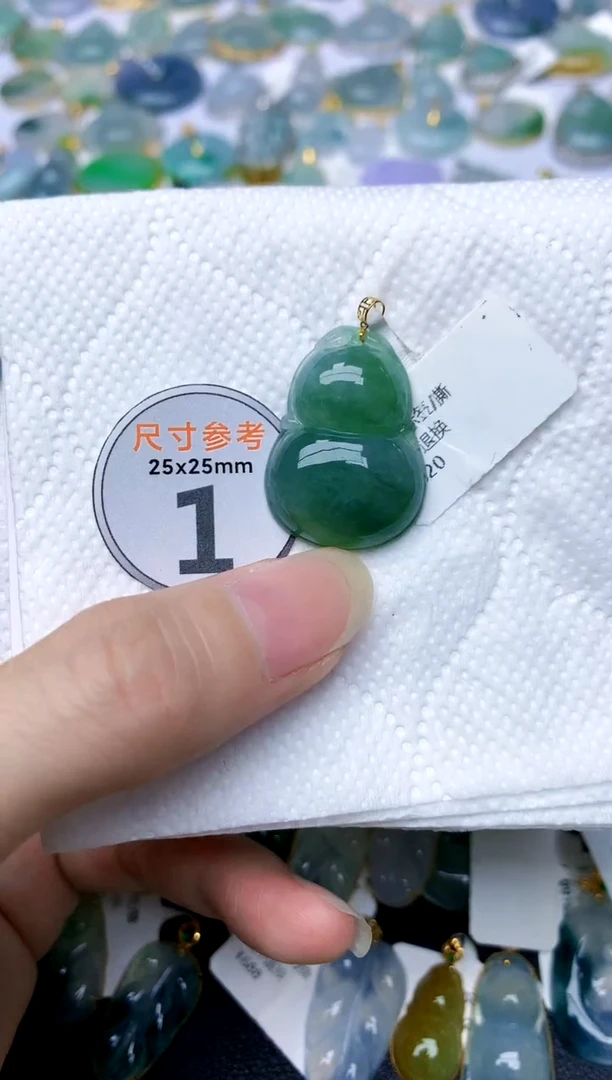 颈饰18K金镶嵌翡翠天然A货翡翠