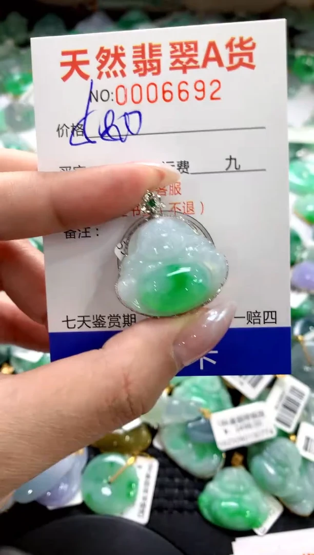 颈饰18K金镶嵌翡翠1111111111111111