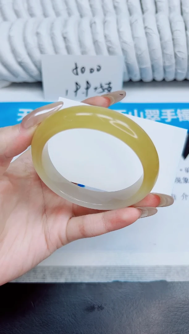 未镶嵌手镯石英质玉68/56.1