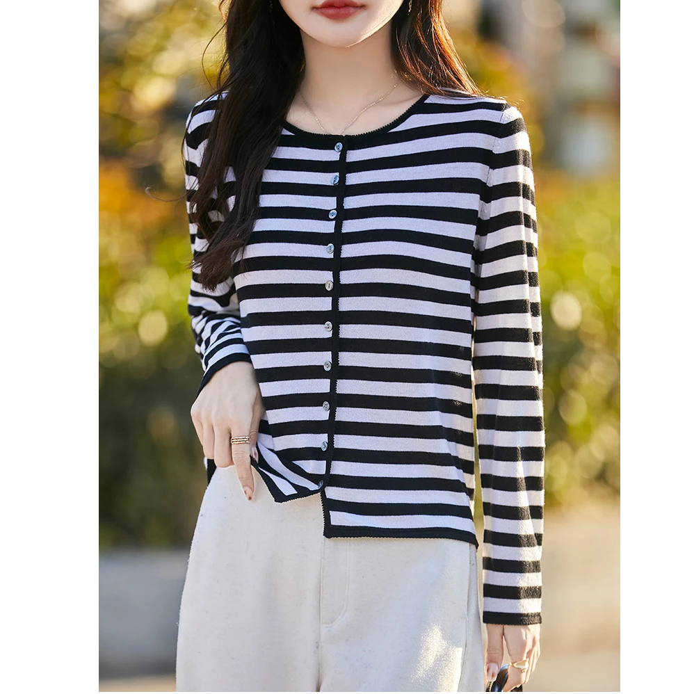 新款精纺羊毛经典条纹圆领开衫女薄款毛衣春秋系扣外套气质上衣