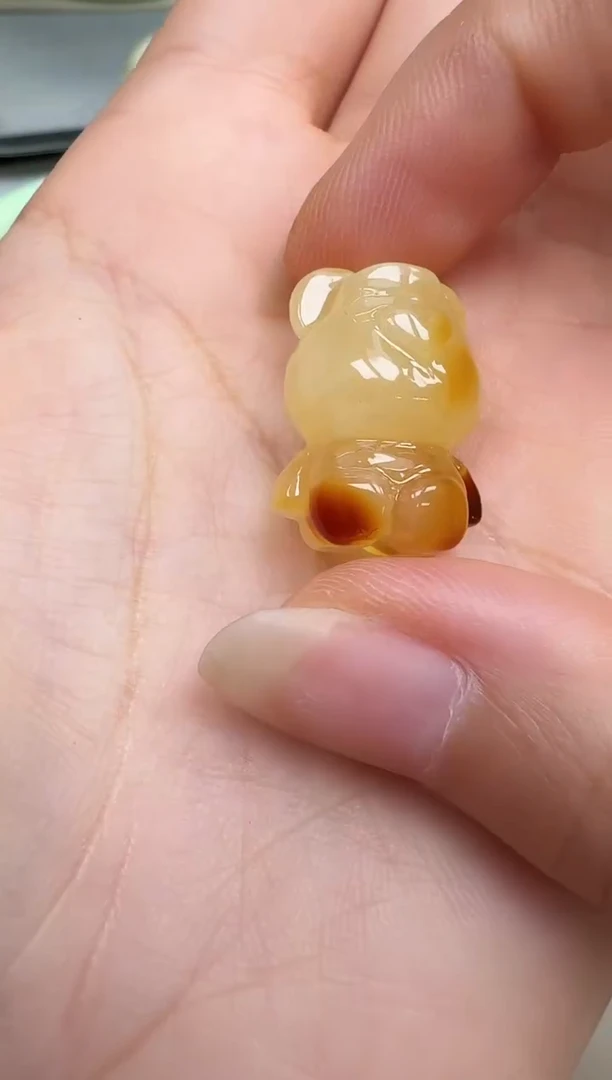 未镶嵌琥珀裸石如图