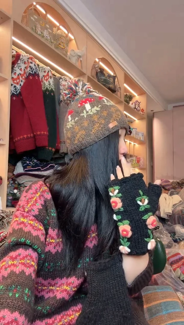 羊毛黑色刺绣半指手套