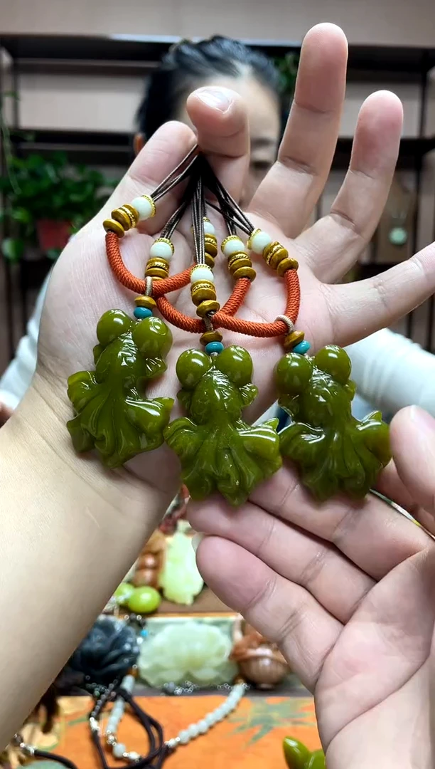 未镶嵌岫玉吊坠多样性发货发其中之一